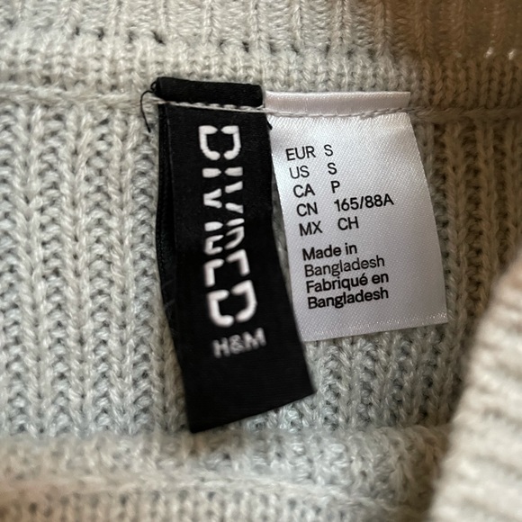 ✨ H&M Sweater - Picture 5 of 5